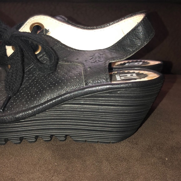 pointed toe rain boots